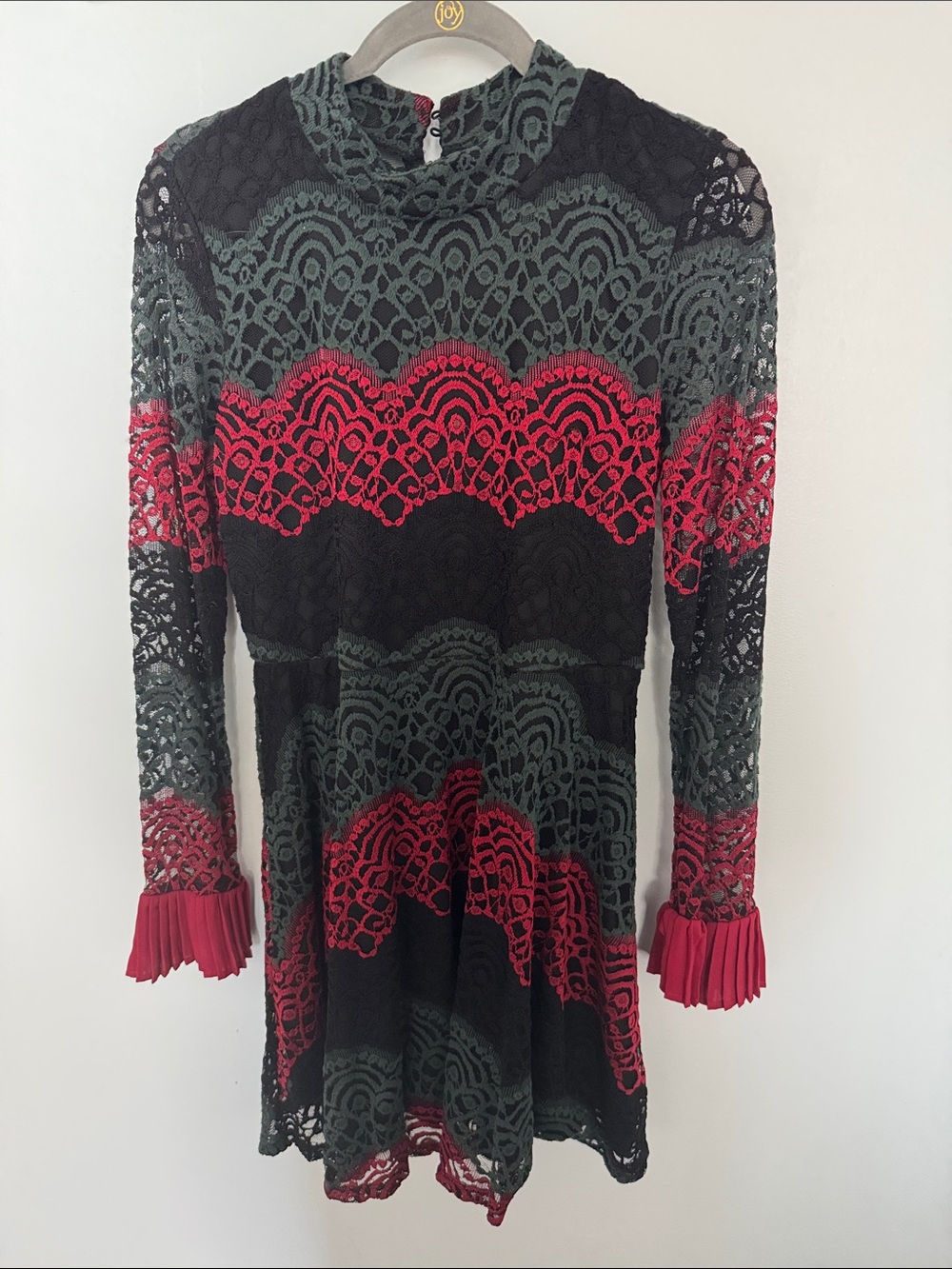 Romeo & Juliet Couture Black, Red & Green Lace Fit & Flare Long-Sleeve Dress